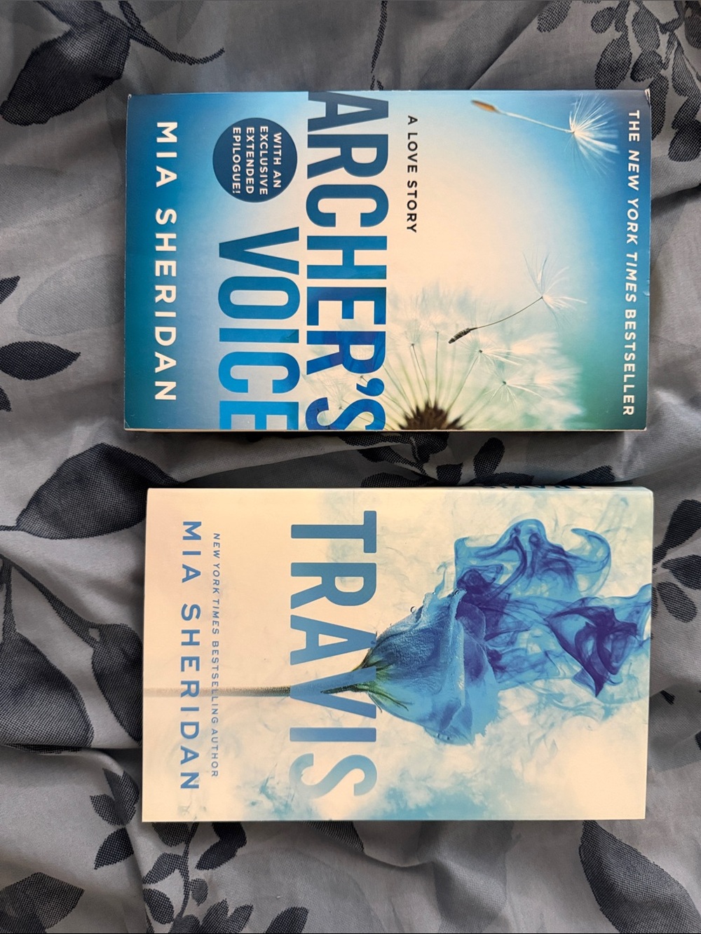Mia Sheridan Paperback Book Bundle - Archer's Voice & Travis - Blue/White Covers